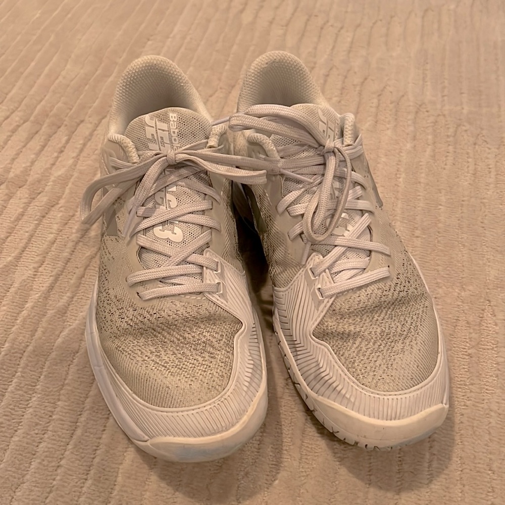 Court Tennis shoes